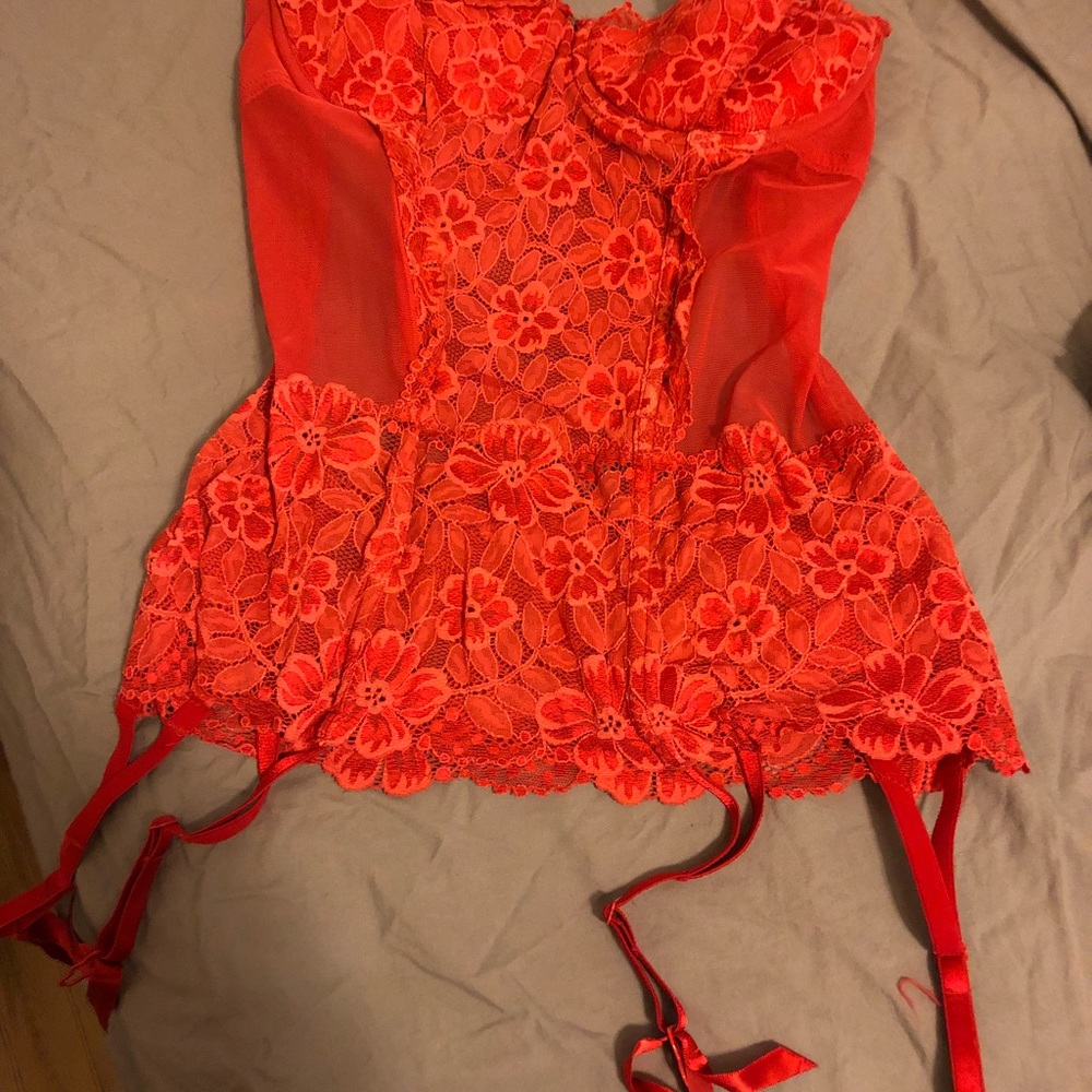 Victoria secrets lingerie color pink size 36C